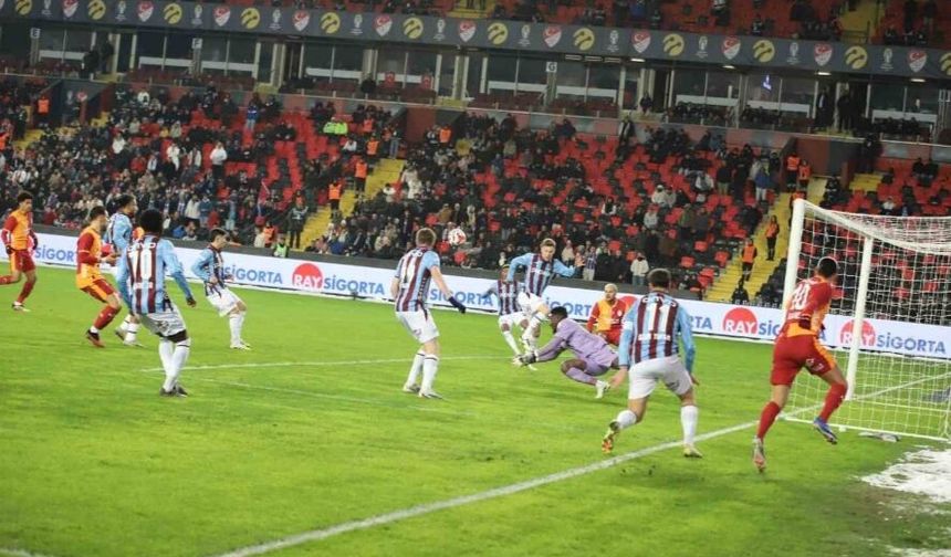 Galatasaray Trabzon'u farklı geçti