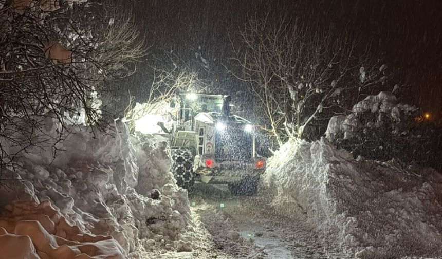 Hakkari’de Mahsur Kalan 15 Kişi Kurtarıldı
