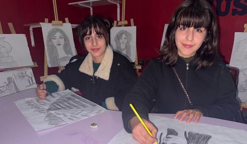 Engel tanımayan ikizlerin resim aşkı