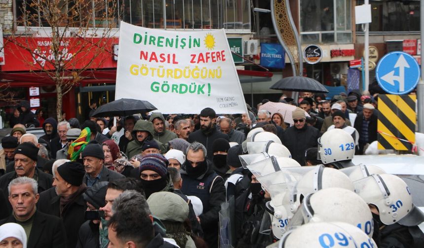 Hakkari DEM Parti’den Suriye İçin Yürüyüş ve Basın Açıklaması