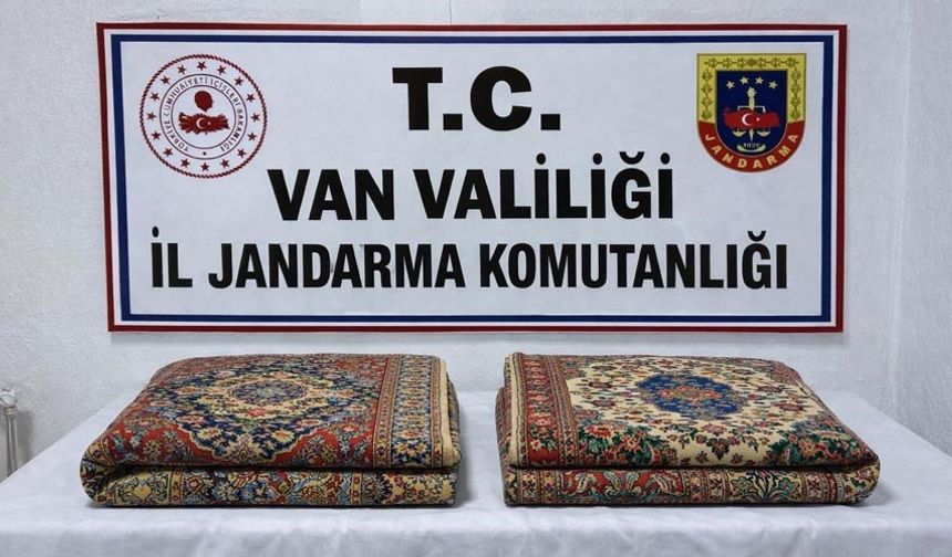 Van’da 1 milyon 200 bin TL değerinde gümrük kaçağı 2 adet halı ele geçirildi