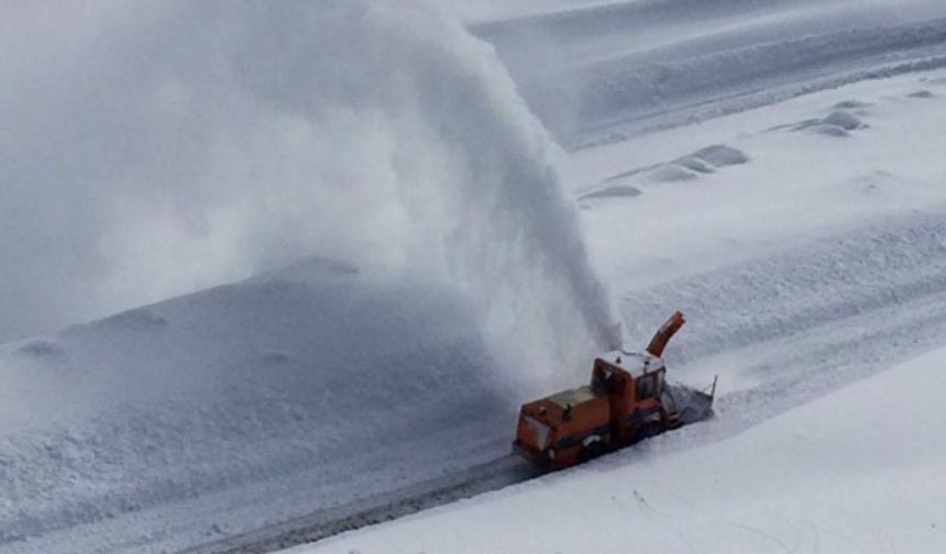 Aktoprak Mezrası Yolunda Çığ Riski