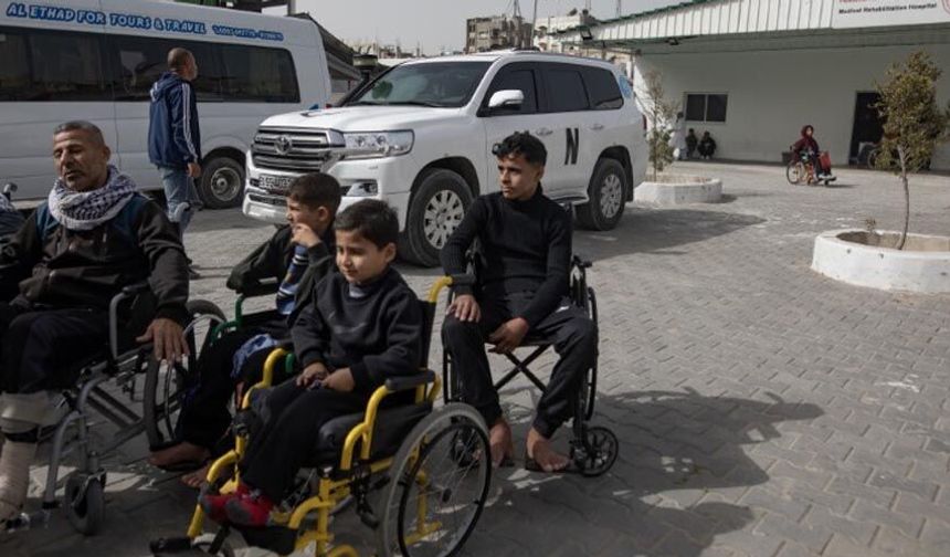 Refah'ın çift yönlü açılışının ilk gününde 12 kişi Mısır'a geçti