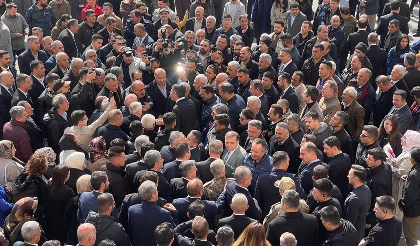 Vali Ali Çelik, Hakkari'den uğurlandı