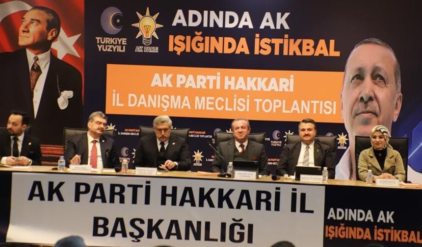 AK Parti Heyeti Hakkari’de Teşkilatla Bir Araya Geldi