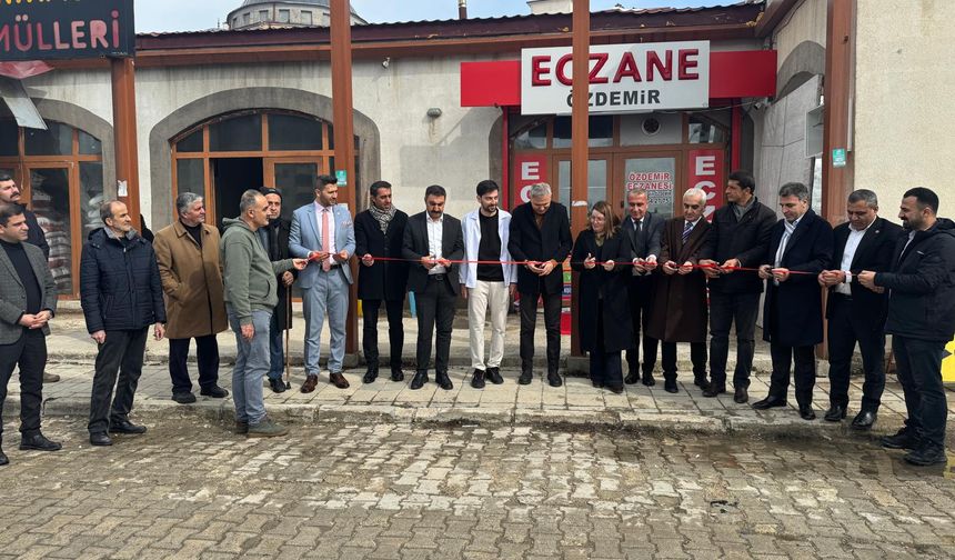 Yüksekova’da “Özdemir Eczanesi” Hizmete Açıldı