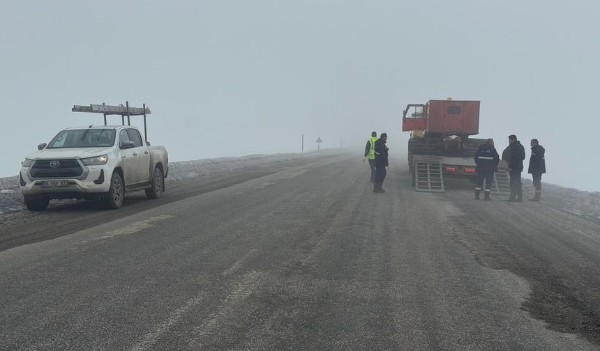 Yüksekova’da yoğun sis hayatı olumsuz etkiledi