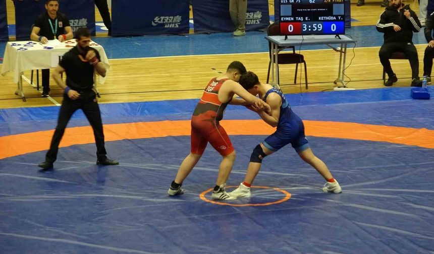 U15 Güreş Grup Müsabakaları Van’da başladı