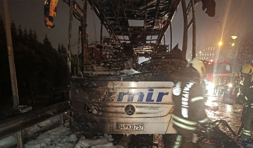 Bağcılar TEM’de yolcu otobüsü alevlere teslim oldu
