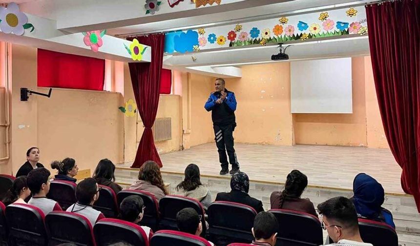 Kars’ta öğrencilere güvenlik eğitimi verildi