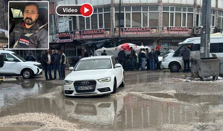 Vatandaşlar oluşan çukurlara tepkili ”Bu yolları hak etmiyoruz”