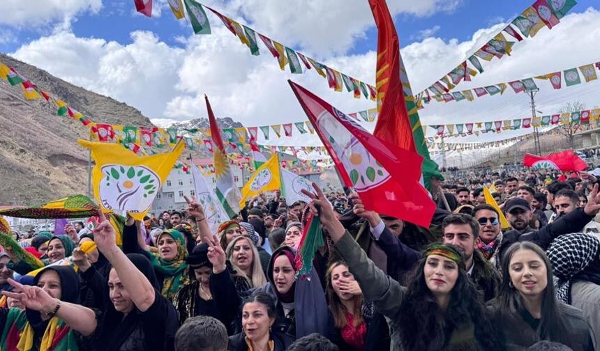 Şemdinli’de Newroz coşkuyla kutlandı