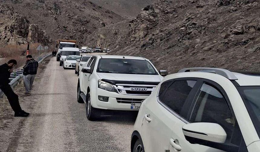 Hakkari-Yüksekova Karayolu Ulaşıma Kapatıldı