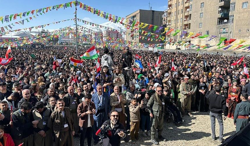 Yüksekova’da Newroz  binlerin katılımı ile kutlandı