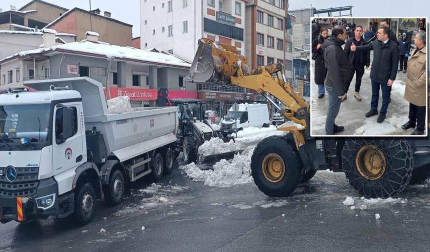 Hakkari’de Karla Mücadele Çalışmaları Aralıksız Sürüyor