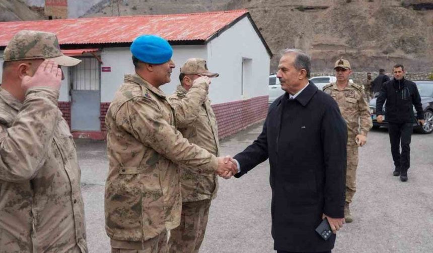 Vali Taşyapan’dan Zap Jandarma’ya Bayram Ziyareti