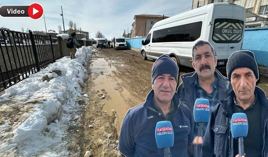 Yüksekova’daki Servis Şoförleri Çamur İçindeki Yola Çözüm Bekliyor