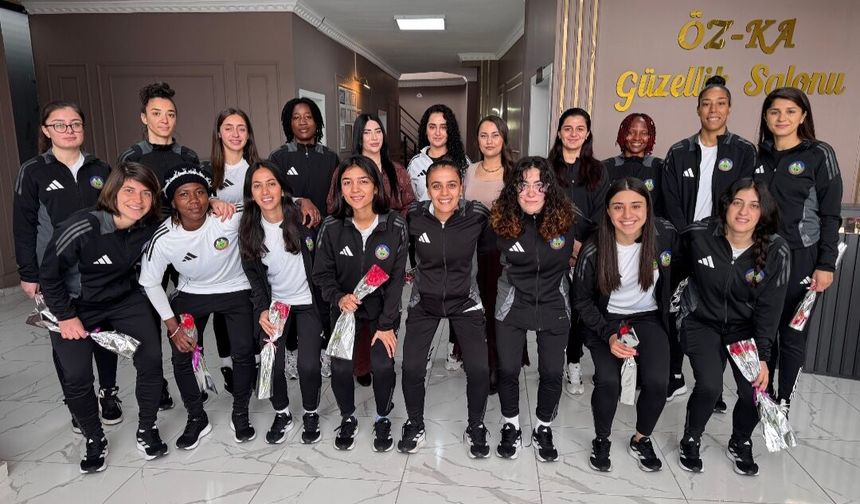 Yüksekova’da Kadın Futbolculara 8 Mart’ta Anlamlı Jest