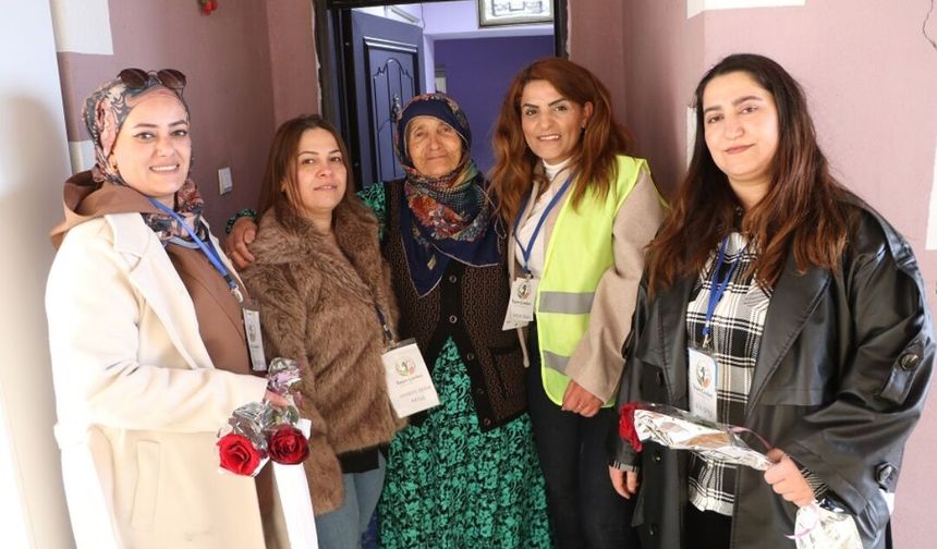 Yaşam Çemberi Kooperatiften 8 Mart’ta Kadınlara Gül ve Şal Jesti!