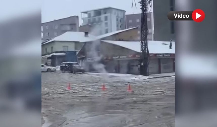 Çarşı Merkezinde Kopan Elektrik Telleri Faciaya Davetiye Çıkardı