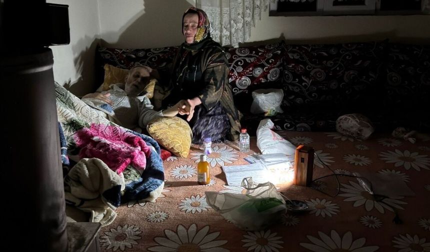 Elektriği kesilen aileye VEDAŞ tarafında enerji verildi