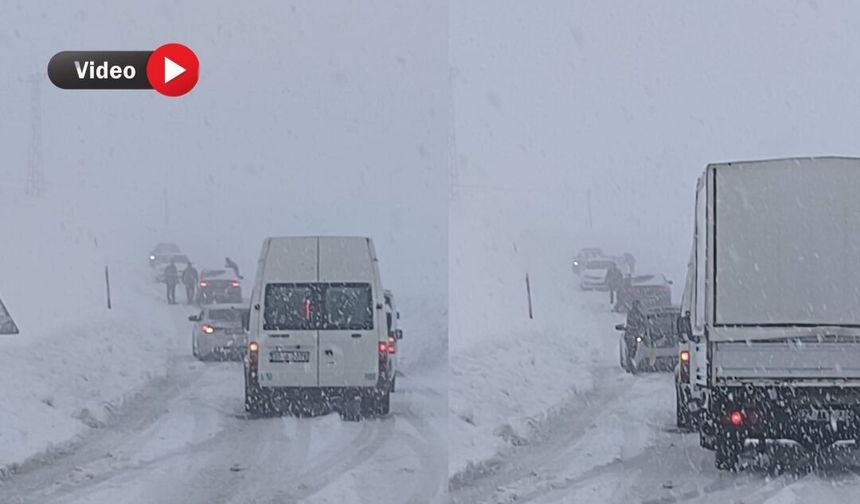 Harun’a Geçidi'nde  Çok Sayıda Araç Mahsur Kaldı