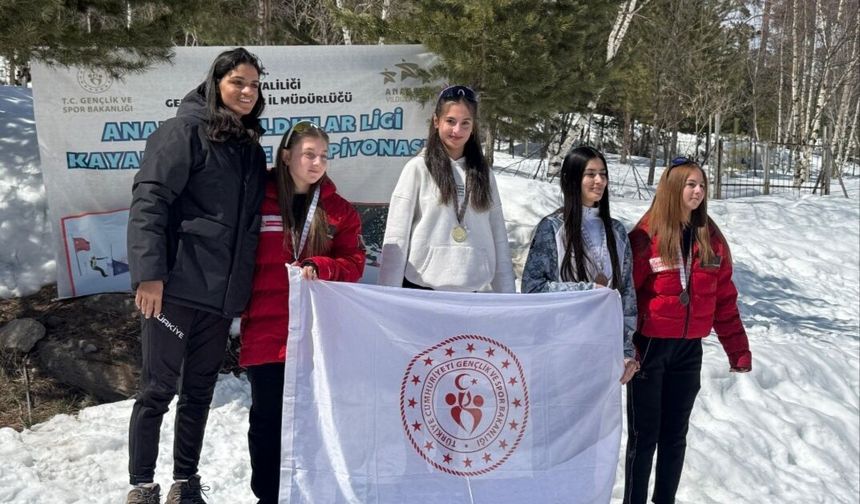 Sarıkamış’ta Zirve Hakkâri’nin: Kupalar Peş Peşe Geldi