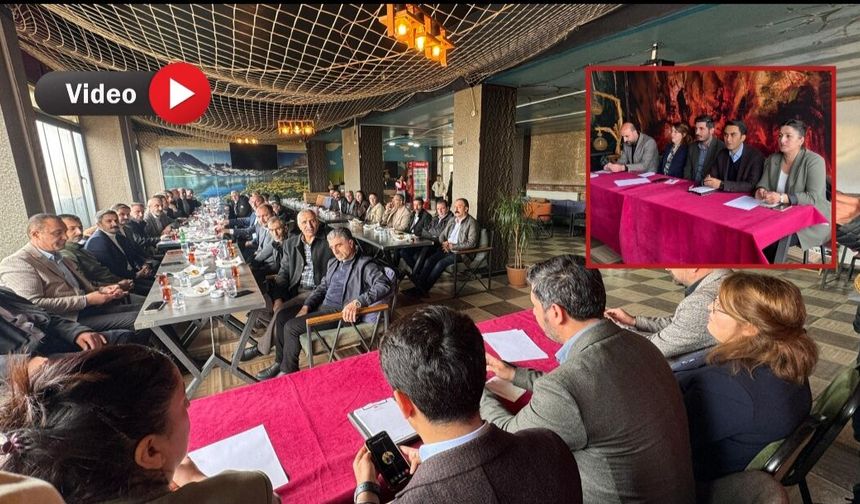 DEM Parti öncülüğünde muhtarlar ile  Yüksekova’nın sorunları görüşüldü