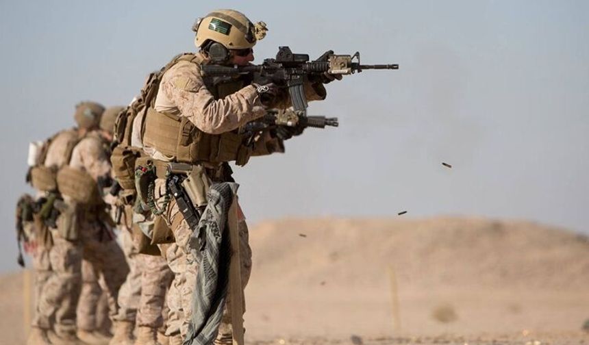 ABD özel kuvvetleri çöllere indi, Irak ordusu ile çatıştı