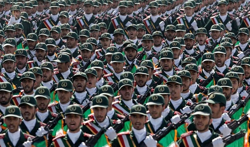 Savaş devam ederken İran'dan tartışma yaratan karar!