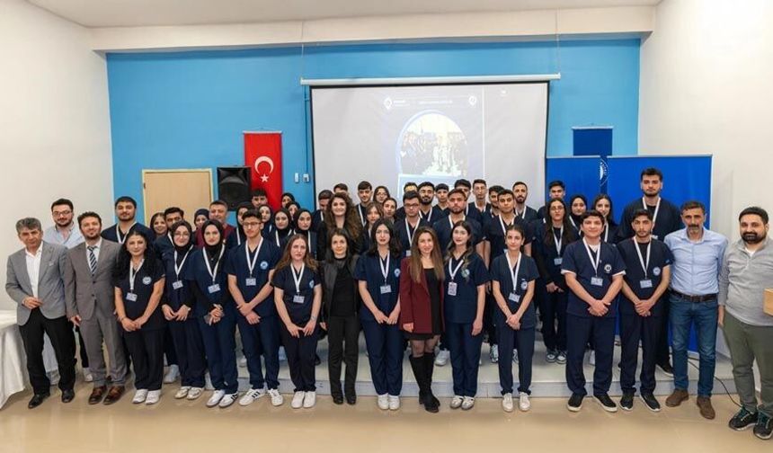 Hakkari’de Hemşire Adayları Üniformalarını Giydi