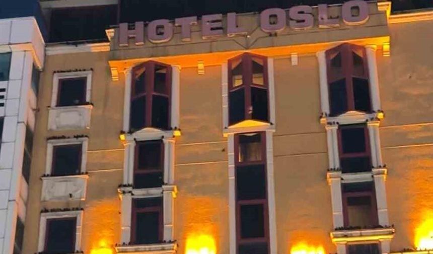 Yüksekova’da gökyüzünden gelen sürpriz: Yüzlerce sığırcık binaları kapladı!