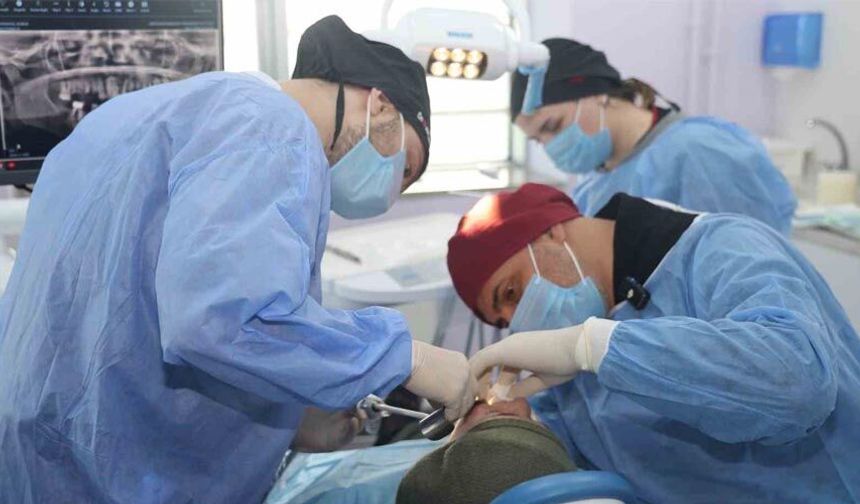 Iğdır Üniversitesi’nde bir ilk: Ağız ve Diş Sağlığı Hastanesi’nde implant tedavisi başladı