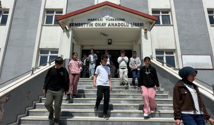 Yüksekova’da Bursluluk Sınavı Maratonu: 4 Bin 69 Öğrenci Geleceği İçin Yarıştı