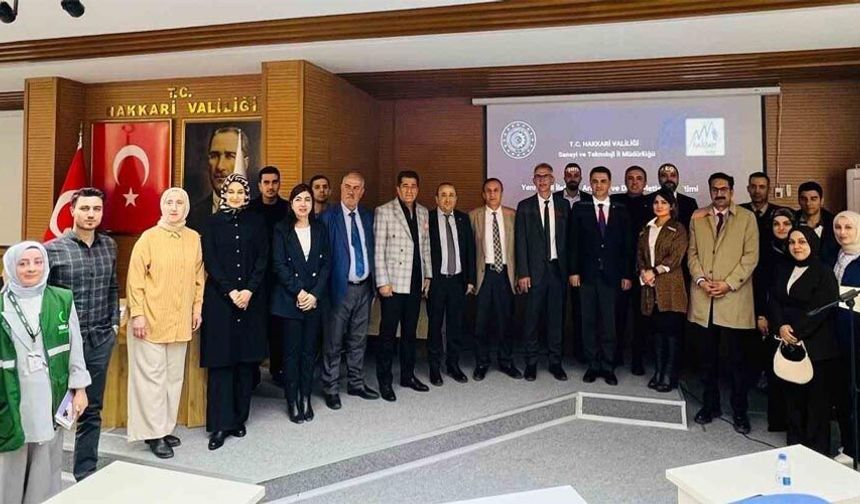 Hakkari’de “Yeni Nesil İletişim” paneli düzenlendi