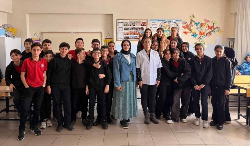 Hakkari’de Öğrenciler Doktorluk Mesleğini Yakından Tanıdı