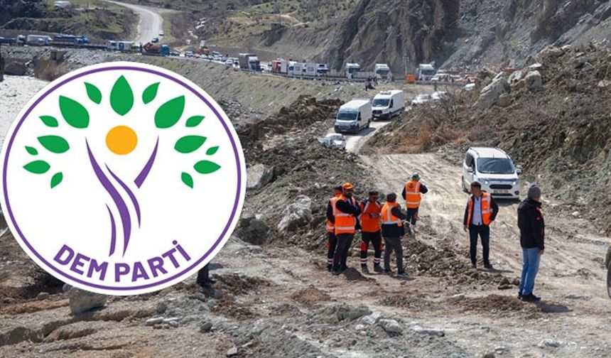 Yüksekova-Hakkari Yolundaki Heyelana DEM Parti’den Sert Tepki