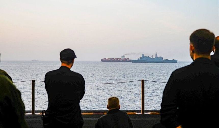 Hürmüz'de İran iki gemiye el koydu, ABD İran tankerlerini Asya'da durdurdu