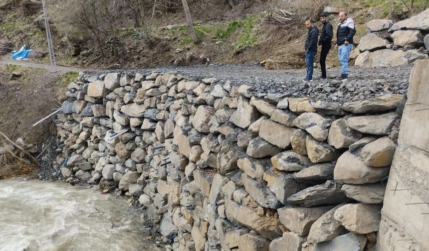 Hakkari’de Taşkın Riskine Karşı Çalışmalar Sürüyor