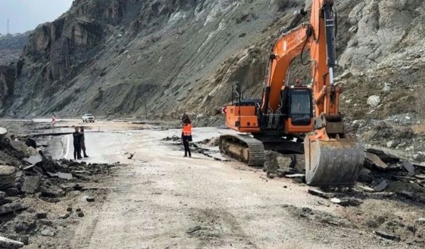 Valilik Duyurdu: Hakkâri–Van Yolu Geçici Olarak Kapatıldı