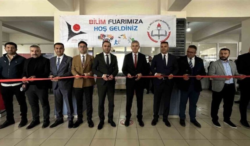 Yüksekova’da öğrencilerin bilimsel çalışmaları görücüye çıktı