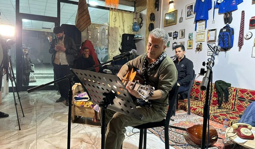 Şemdinli’de Başlayan Aşk Hikayesi Şarkıya  Dönüştü