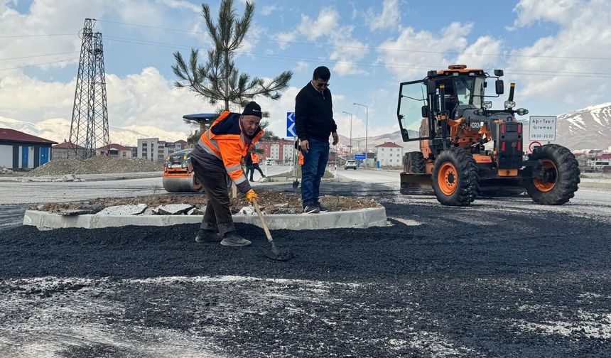 Yüksekova’da asfalt yama çalışması başlatıldı