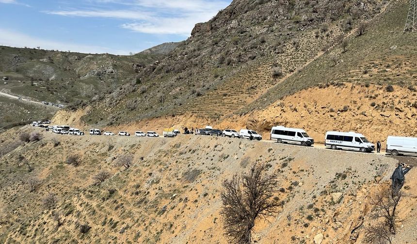 Hakkari-Van alternatif yolu yine kapandı: Vatandaşlar tepkili
