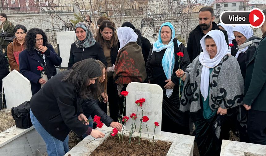 Yüksekova’da gazeteci Evin Buldan mezarı başında anıldı