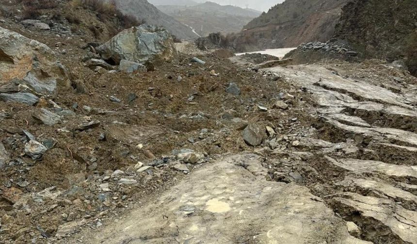 Yağış ve Heyelan Nedeniyle Hakkâri–Van Yolu Geçici Olarak Kapalı