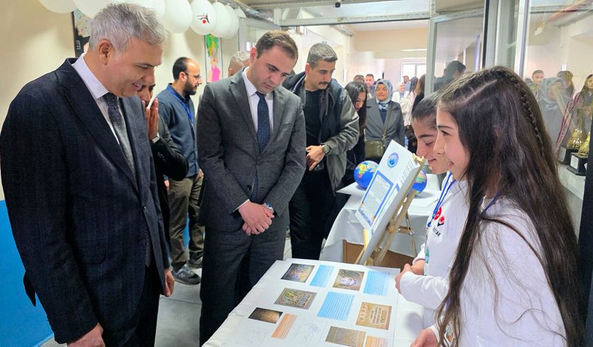 Yüksekova’da TÜBİTAK Bilim Fuarına Yoğun İlgi