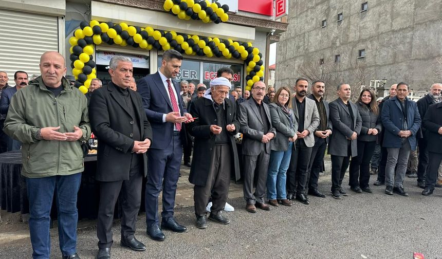 Yüksekova’da Beşer Eczanesi Hizmete Açıldı