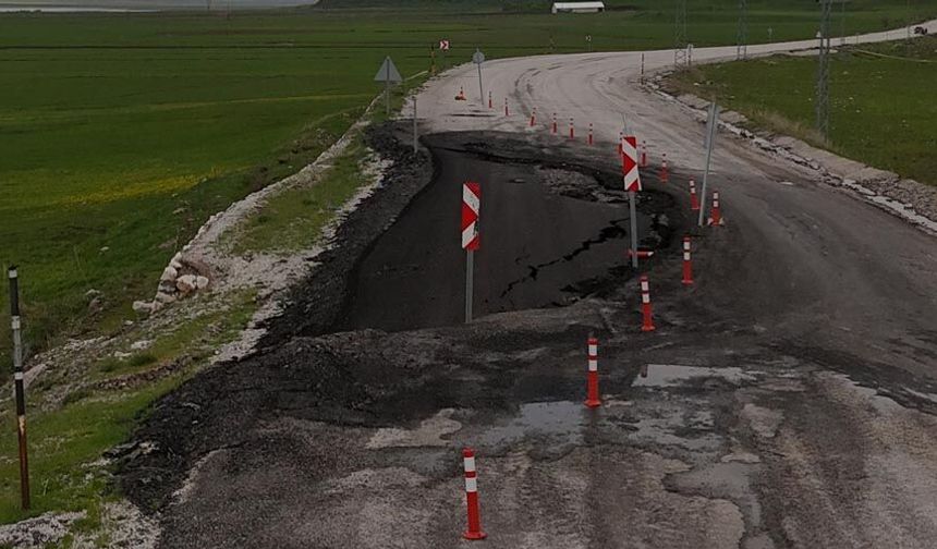 Yüksekova’da Çöken Dağlıca Yolu Haftalardır Onarılmadı