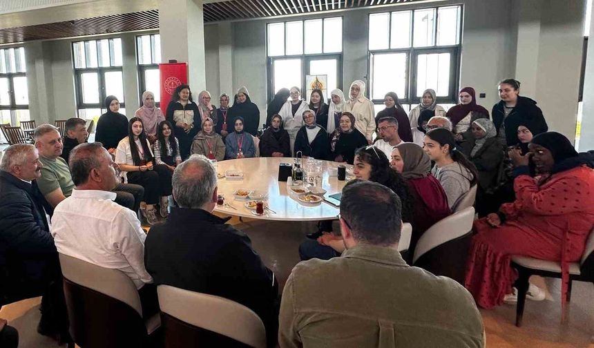 15 farklı ülkeden gelen öğrenciler, Ahlat Cumhurbaşkanlığı Külliyesi’nde ağırlandı